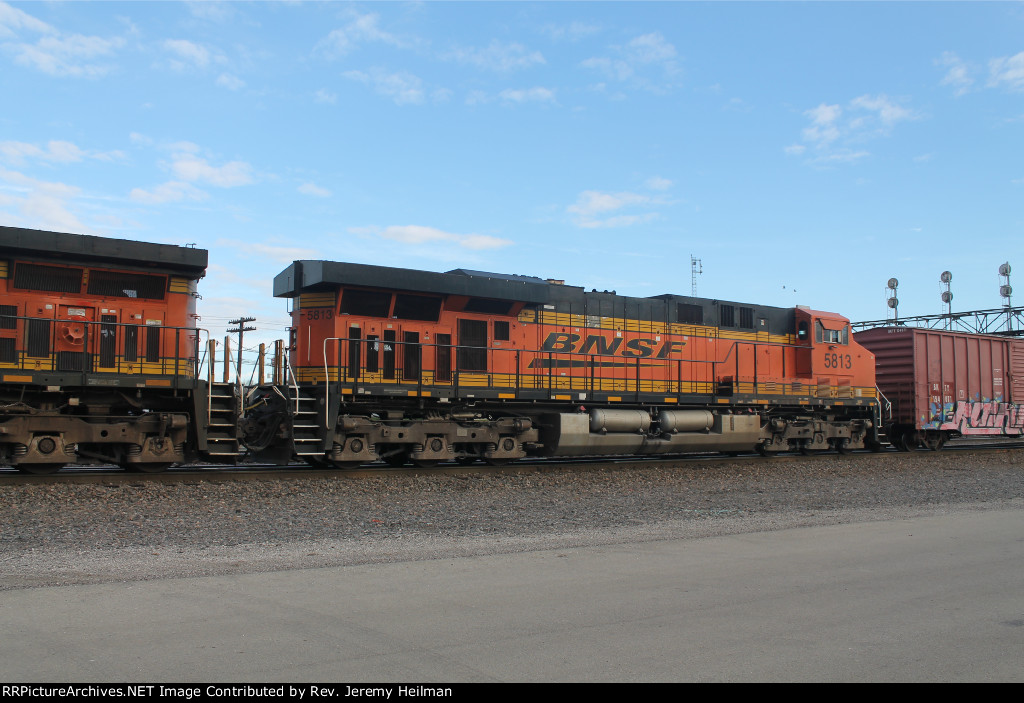 BNSF 5813 (1)